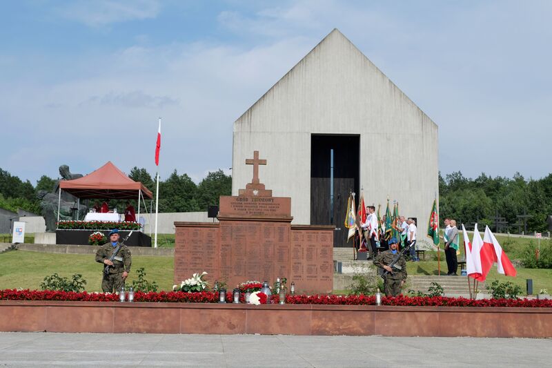 obchody 81. rocznicy pacyfikacji Michniowa