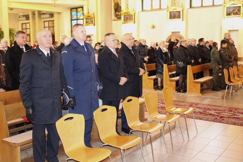 Władze Powiatu Skarżyskiego podczas mszy świętej w intencji Ojczyzny. 