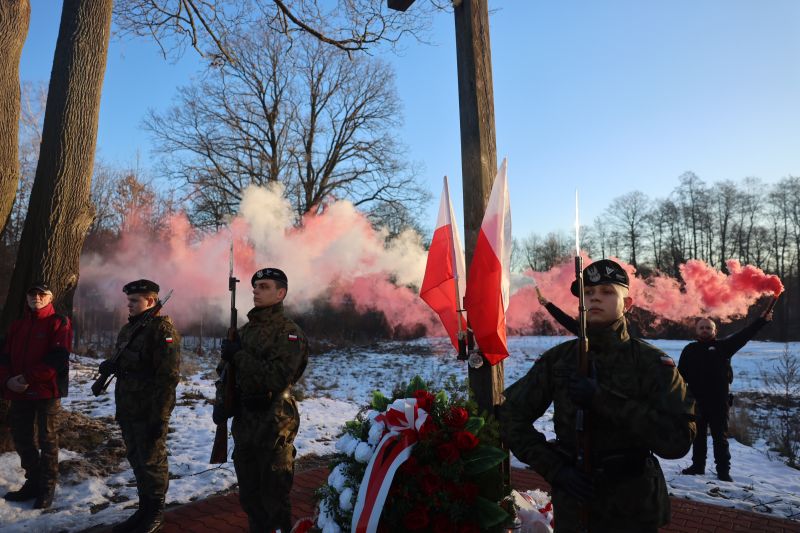 162. rocznica wybuchu Powstania Styczniowego – składanie wiązanek pod Krzyżem Przedpowstańczym