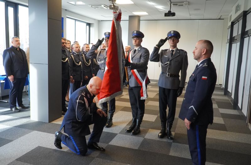 Ceremonia przekazania obowiązków komendanta powiatowego policji w Skarżysku-Kamiennej 