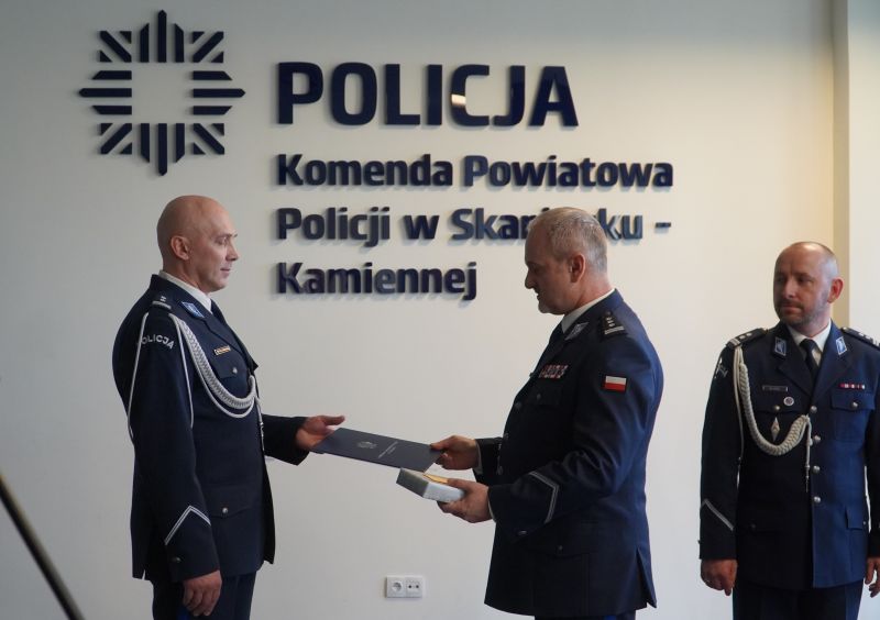 Ceremonia przekazania obowiązków komendanta powiatowego policji w Skarżysku-Kamiennej 