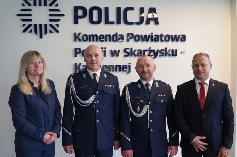 Ceremonia przekazania obowiązków komendanta powiatowego policji w Skarżysku-Kamiennej 