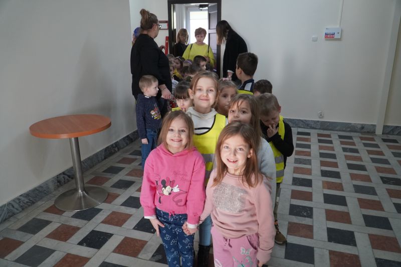 Wizyta przedszkolaków w Starostwie Powiatowym w Skarżysku-Kamiennej 
