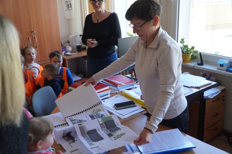 Wizyta przedszkolaków w Starostwie Powiatowym w Skarżysku-Kamiennej 