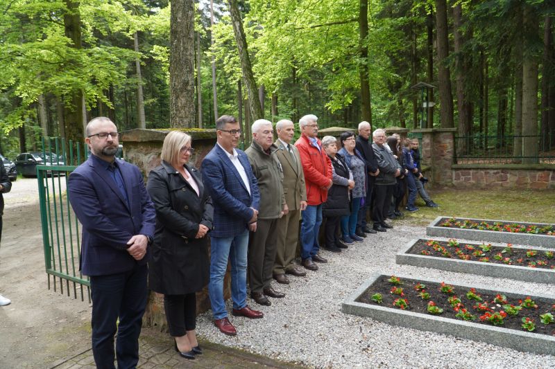 Uczczono 82. Rocznicę Powstania Wojennego Cmentarza Partyzanckiego Żołnierzy AK na Górze Skarbowej  