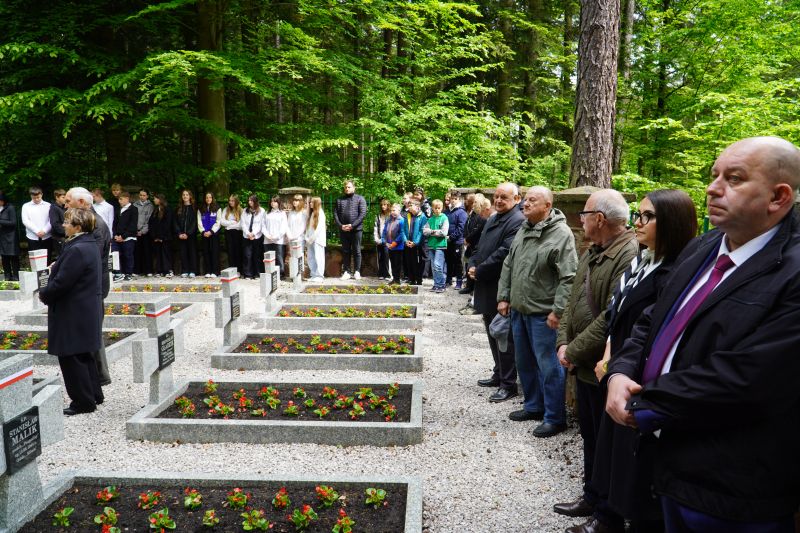 Uczczono 82. Rocznicę Powstania Wojennego Cmentarza Partyzanckiego Żołnierzy AK na Górze Skarbowej  