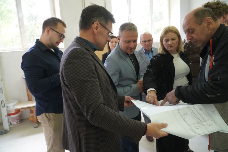 Powiat Skarżyski przygotowuje się do modernizacji Centrum Kształcenia Zawodowego – spotkanie robocze na terenie inwestycji