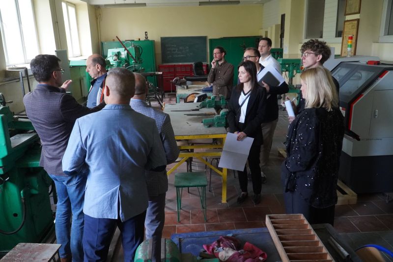 Powiat Skarżyski przygotowuje się do modernizacji Centrum Kształcenia Zawodowego – spotkanie robocze na terenie inwestycji