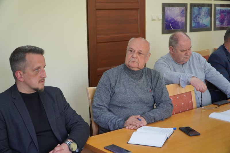 Posiedzenie Komisji Budżetu, Rozwoju Gospodarczego, Infrastruktury i Porządku Publicznego Rady Powiatu Skarżyskiego - omówiono koncepcje przebudowy kluczowej drogi