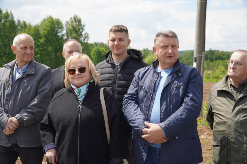 Zakończono budowę ścieżki pieszo-rowerowej przy niebezpiecznej drodze powiatowej - większe bezpieczeństwo i komfort dla mieszkańców gminy Łączna 