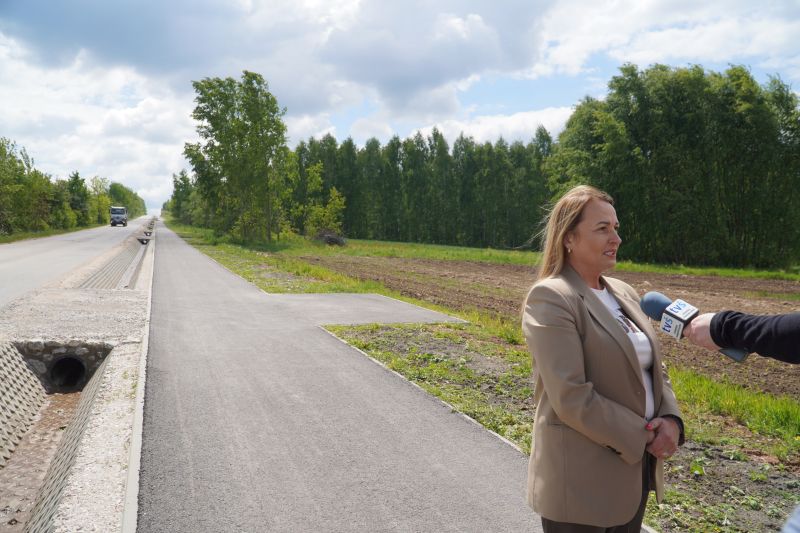 Zakończono budowę ścieżki pieszo-rowerowej przy niebezpiecznej drodze powiatowej - większe bezpieczeństwo i komfort dla mieszkańców gminy Łączna 
