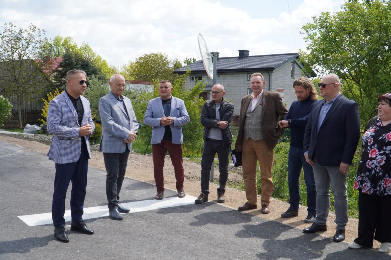 Droga powiatowa Brzeście – Zagórze w gminie Bliżyn przeszła kompleksową rozbudowę. Nowoczesna infrastruktura z ciągiem pieszo-rowerowym już służy mieszkańcom    