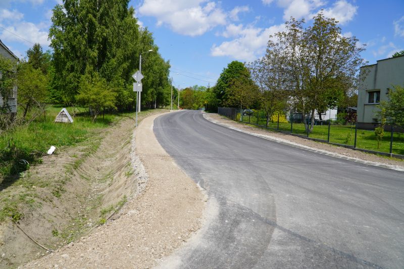 Droga powiatowa Brzeście – Zagórze w gminie Bliżyn przeszła kompleksową rozbudowę. Nowoczesna infrastruktura z ciągiem pieszo-rowerowym już służy mieszkańcom    