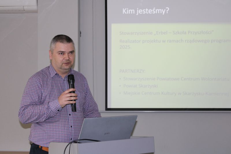 Łukasz Wisowaty, koordynator projektu i przedstawiciel Powiatowego Centrum Wolontariatu.