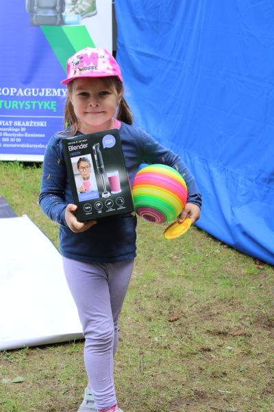Nagrodzeni uczestnicy marszobiegu. 