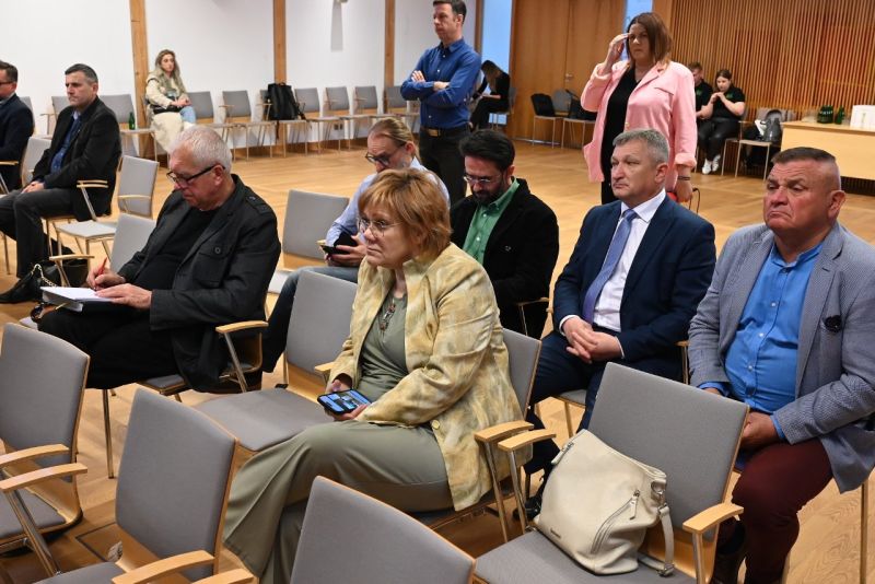 uczestnicy spotkania dotyczącego ustanowienia rezerwatu „Bliżyńskie Lasy Naturalne”