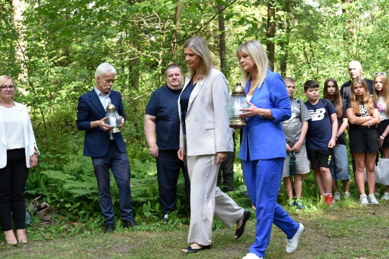 Wicestarosta-Katarzyna Bilska oraz Naczelnik Wydziału Edukacji, Promocji, Kultury, Sportu i Turystyki-Renata Pacek