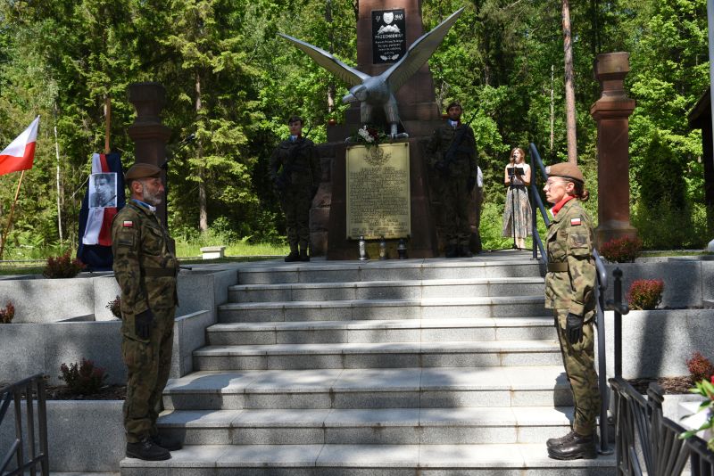 żołnierze 103 Batalionu Lekkiej Piechoty 10 Świętokrzyskiej Brygady Wojsk Obrony Terytorialnej z Ostrowca Świętokrzyskiego