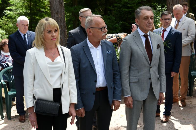 symboliczne złożenie wieńcy 