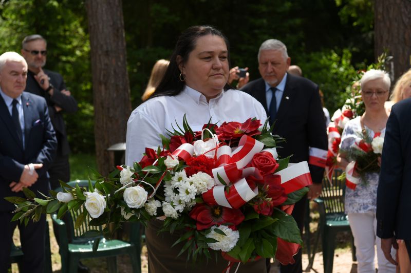 symboliczne złożenie wieńcy 