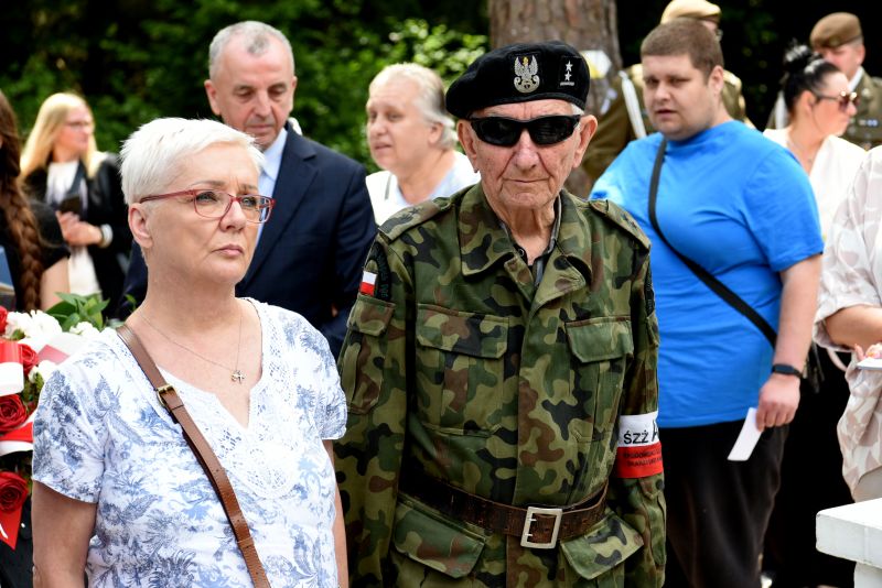 symboliczne złożenie wieńcy 
