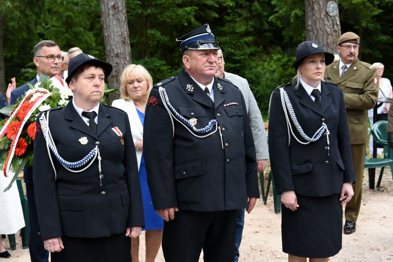 symboliczne złożenie wieńcy 