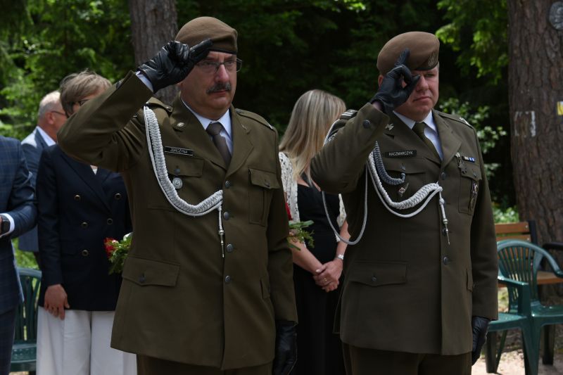 symboliczne złożenie wieńcy 
