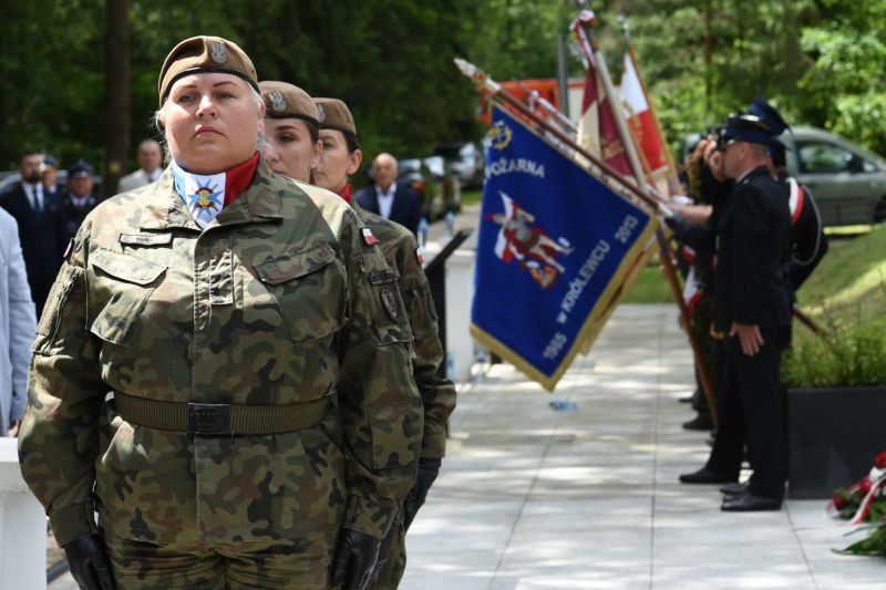 żołnierze 103 Batalionu Lekkiej Piechoty 10 Świętokrzyskiej Brygady Wojsk Obrony Terytorialnej z Ostrowca Świętokrzyskiego
