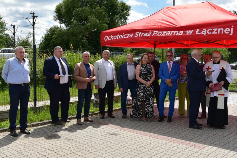 Uroczystość przekazania wozu strażackiego OSP Łączna 