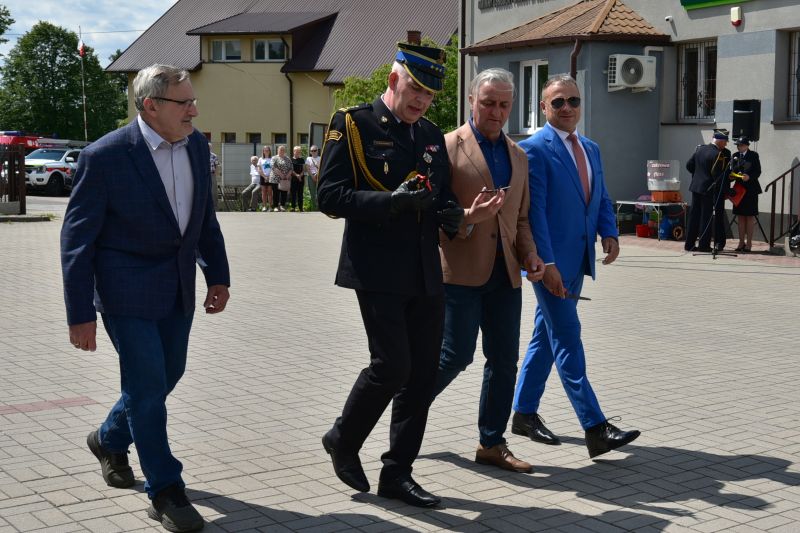 Uroczystość przekazania wozu strażackiego OSP Łączna