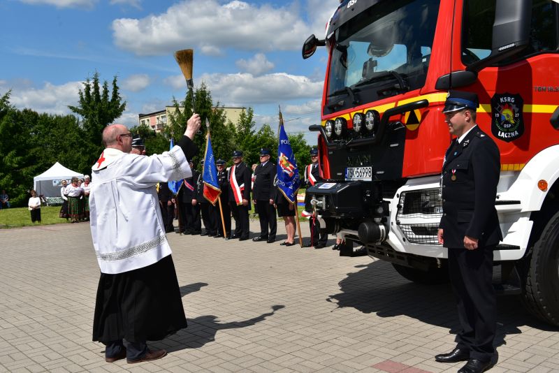 poświęcenie pojazdu przez księdza Jana Marczewskiego
