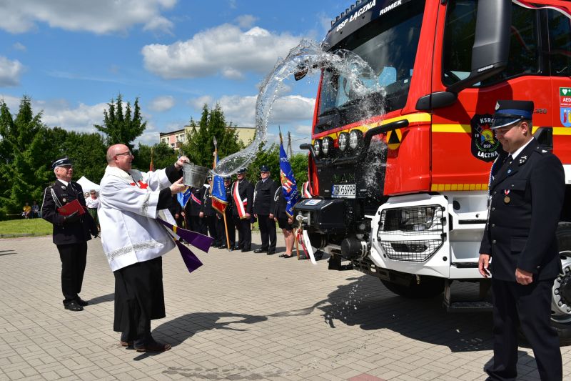 poświęcenie pojazdu przez księdza Jana Marczewskiego