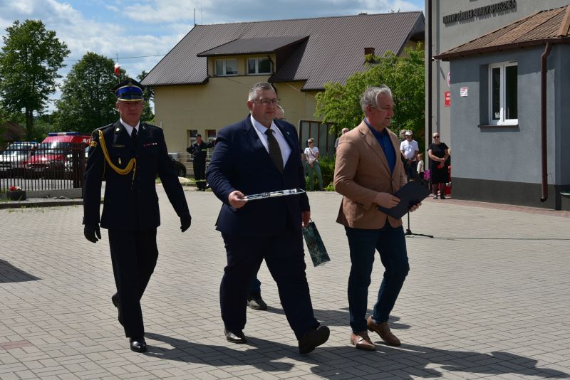 przekazanie dokumentów oraz kluczyków 