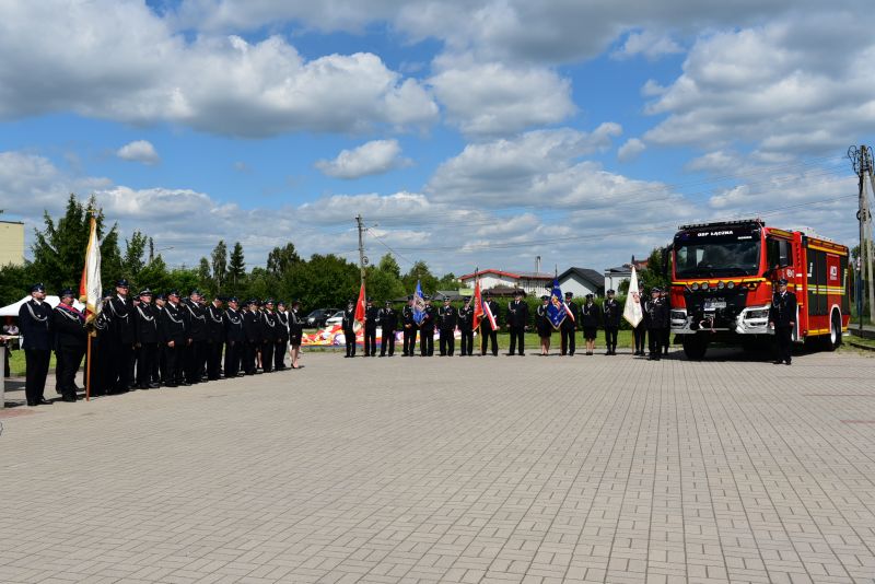 Uroczystość przekazania wozu strażackiego OSP Łączna 