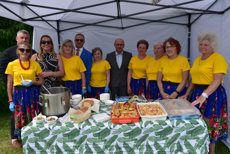 przedstawiciele samorządu powiatu skarżyskiego i KGW w Zaleziance