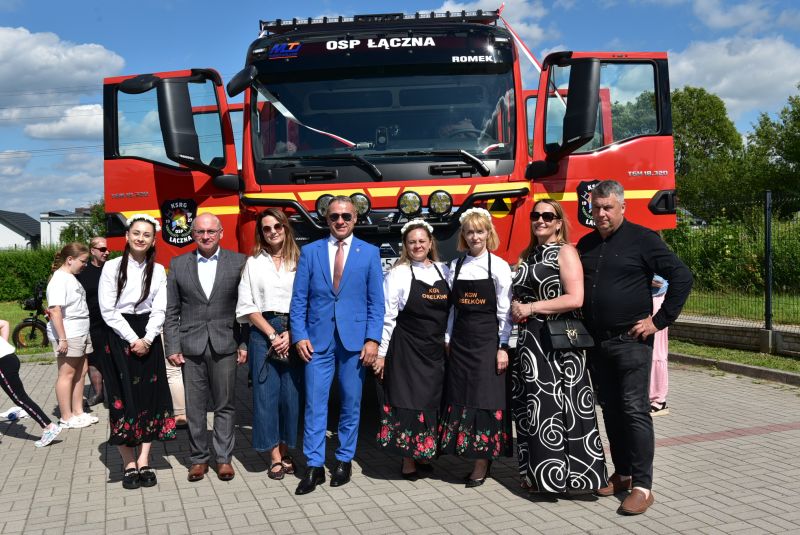 przedstawiciele samorządu powiatu skarżyskiego i KGW Osełków