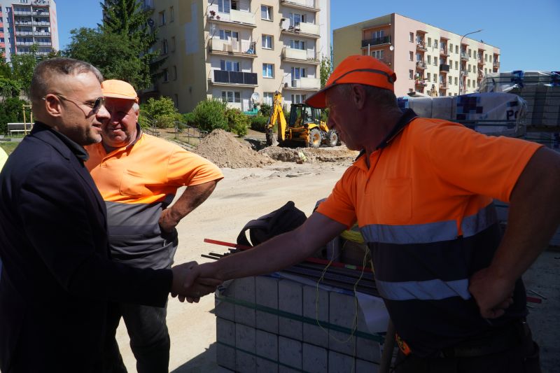 remont Al. Tysiąclecia w Skarżysku - wizyta starosty na placu budowy 
