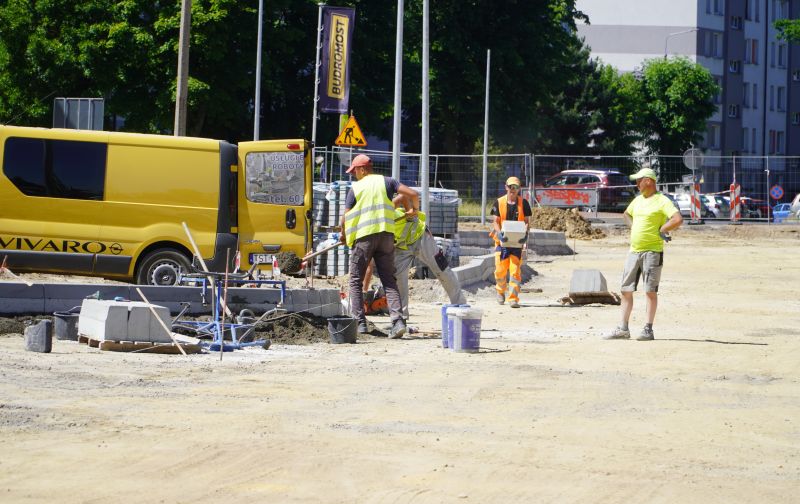 remont Al. Tysiąclecia w Skarżysku - wizyta starosty na placu budowy 