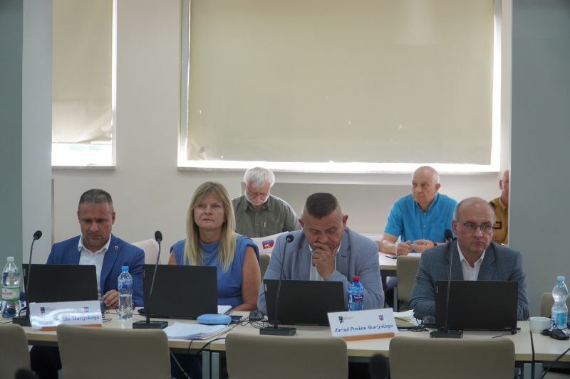 obrady rady powiatu skarżyskiego - XIX sesja