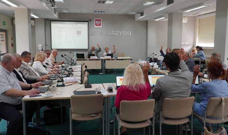 obrady rady powiatu skarżyskiego - XIX sesja