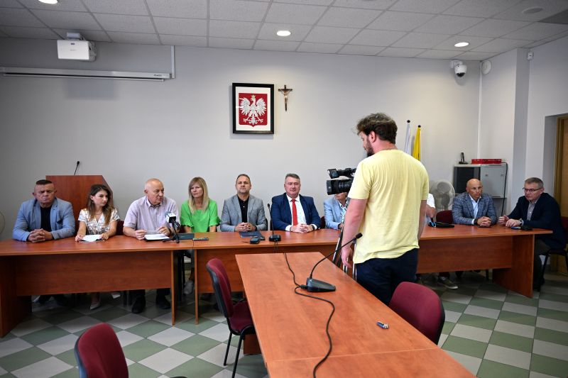 podpisanie-umowy-na-rozbudowe-drogi-Majkow-Michalow-13.JPG