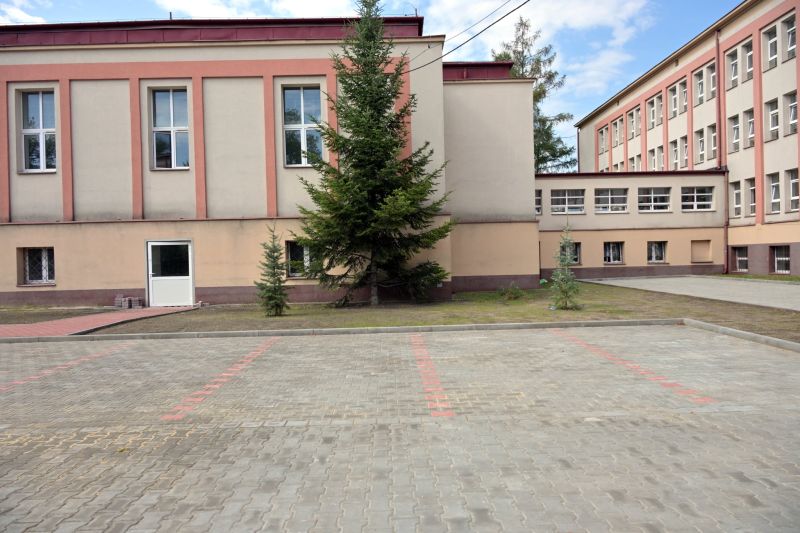 odbiór nowego parkingu przy budynku ZSTM  w ramach projektu BCU
