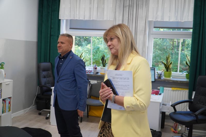 odnowiony korytarz w ZPEW i kolejne udogodnienia dla uczniów z niepełnosprawnościami – inwestycja zrealizowana dzięki wsparciu PFRON