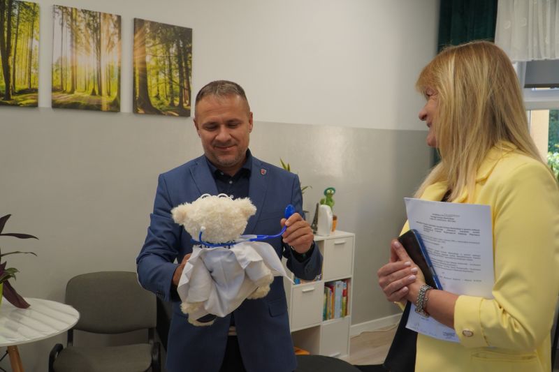 odnowiony korytarz w ZPEW i kolejne udogodnienia dla uczniów z niepełnosprawnościami – inwestycja zrealizowana dzięki wsparciu PFRON