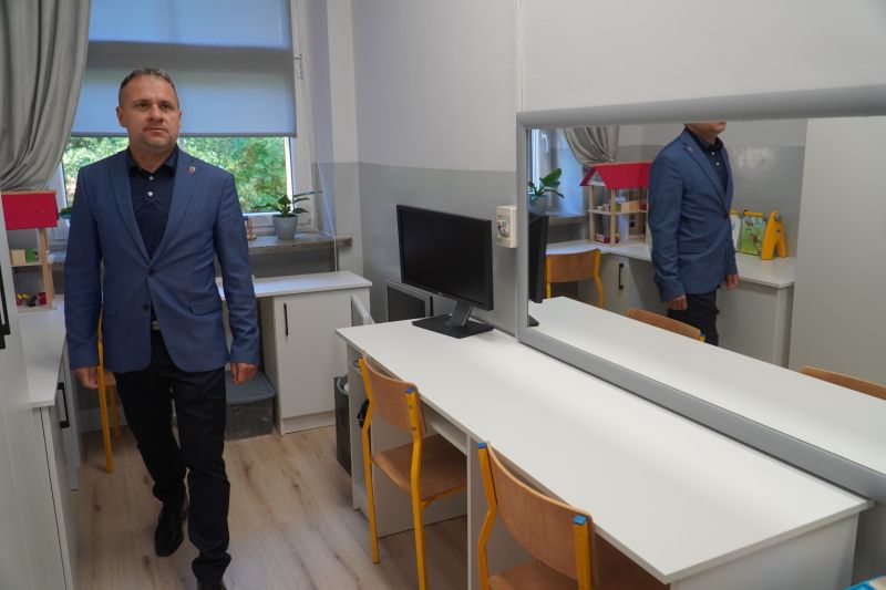 odnowiony korytarz w ZPEW i kolejne udogodnienia dla uczniów z niepełnosprawnościami – inwestycja zrealizowana dzięki wsparciu PFRON