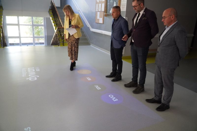 odnowiony korytarz w ZPEW i kolejne udogodnienia dla uczniów z niepełnosprawnościami – inwestycja zrealizowana dzięki wsparciu PFRON