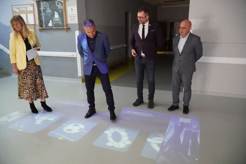 odnowiony korytarz w ZPEW i kolejne udogodnienia dla uczniów z niepełnosprawnościami – inwestycja zrealizowana dzięki wsparciu PFRON
