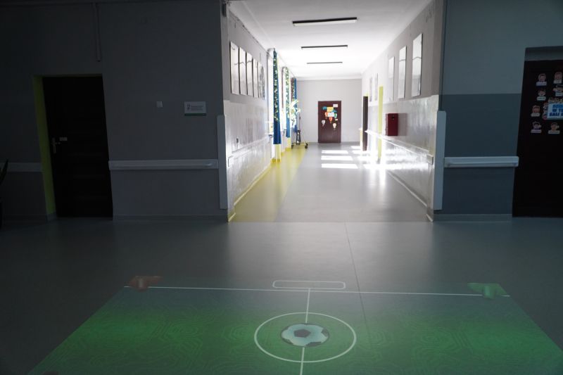 odnowiony korytarz w ZPEW i kolejne udogodnienia dla uczniów z niepełnosprawnościami – inwestycja zrealizowana dzięki wsparciu PFRON