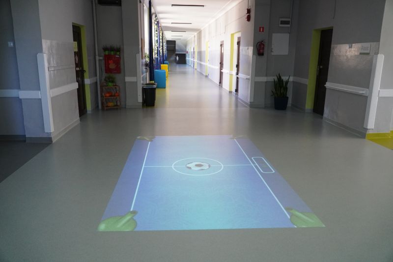 odnowiony korytarz w ZPEW i kolejne udogodnienia dla uczniów z niepełnosprawnościami – inwestycja zrealizowana dzięki wsparciu PFRON