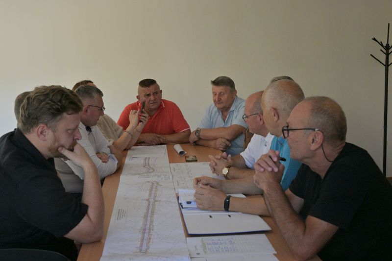 spotkanie w sprawie rozbudowy drogi w miejscowości Kamionki